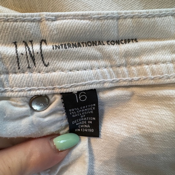 Women's INC Embroidered White Cropped Jeans- Size 16 - Picture 5 of 11